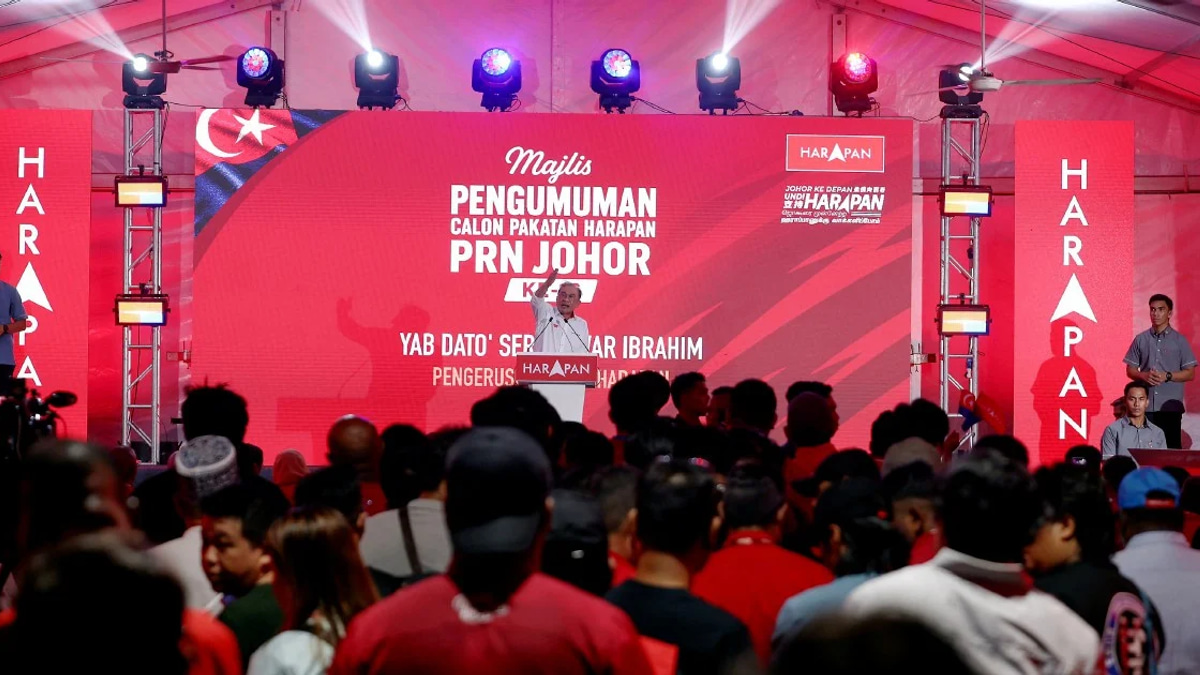 Anwar Urges Johor Election to Remain Political Contest, Not Royal Matter