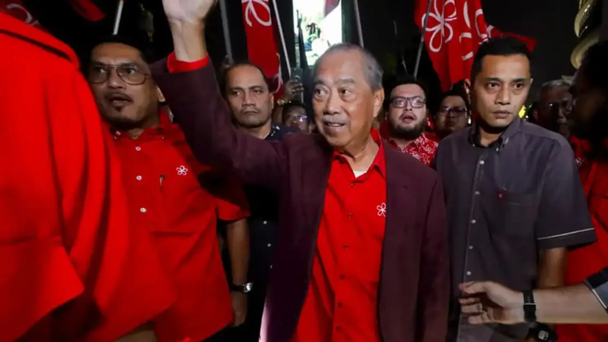 Muhyiddin Gathers Over 200 Supporters as Bersatu Faces Critical Internal Discussions