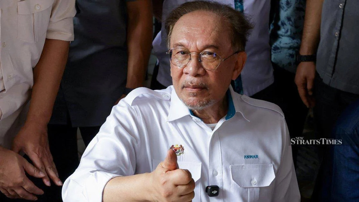 Anwar Ibrahim tops latest popularity survey as Zahid trails peers
