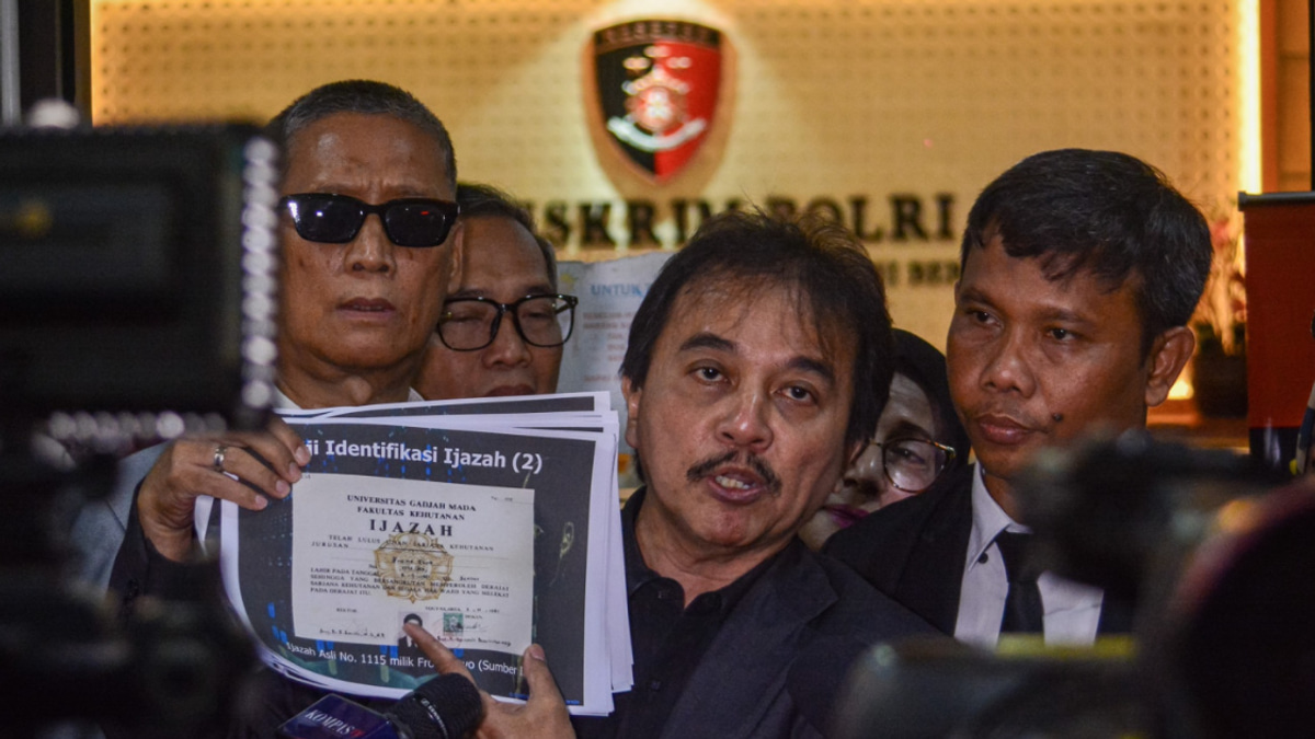 Former Indonesian Minister Roy Suryo Detained Over Jokowi Diploma Defamation Allegations