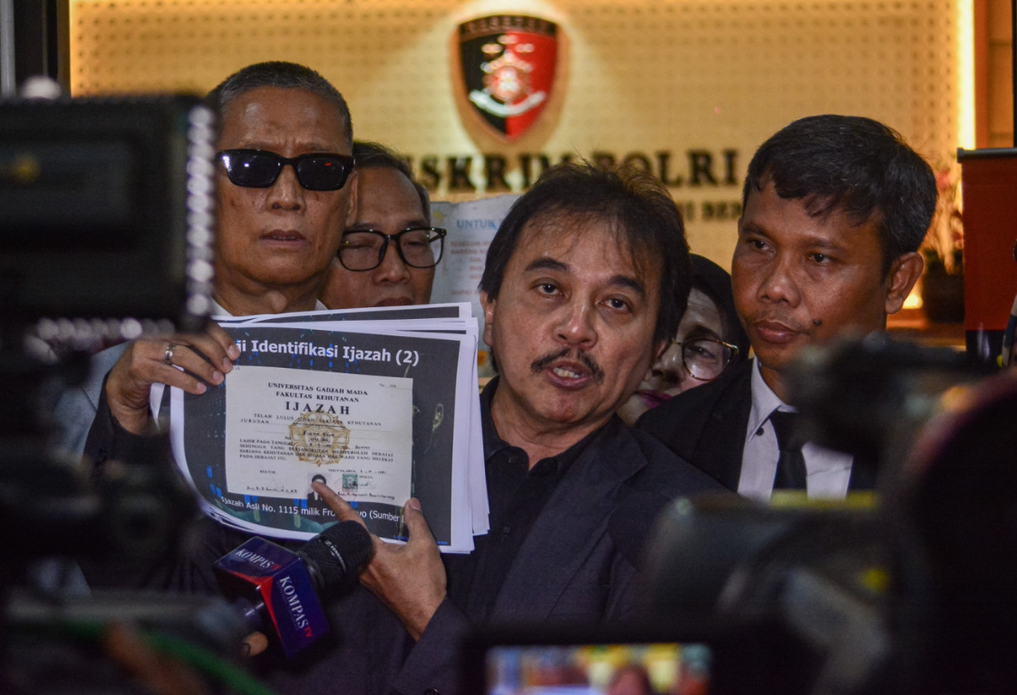 Former Indonesian Minister Roy Suryo Detained Over Jokowi Diploma Defamation Allegations