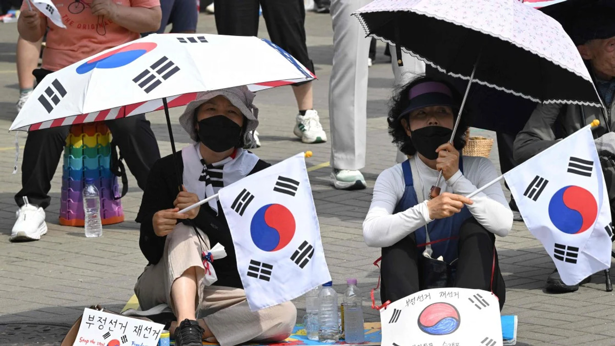 South Korea Parliament Opens Inquiry Into Election Commission Over Ballot Shortages