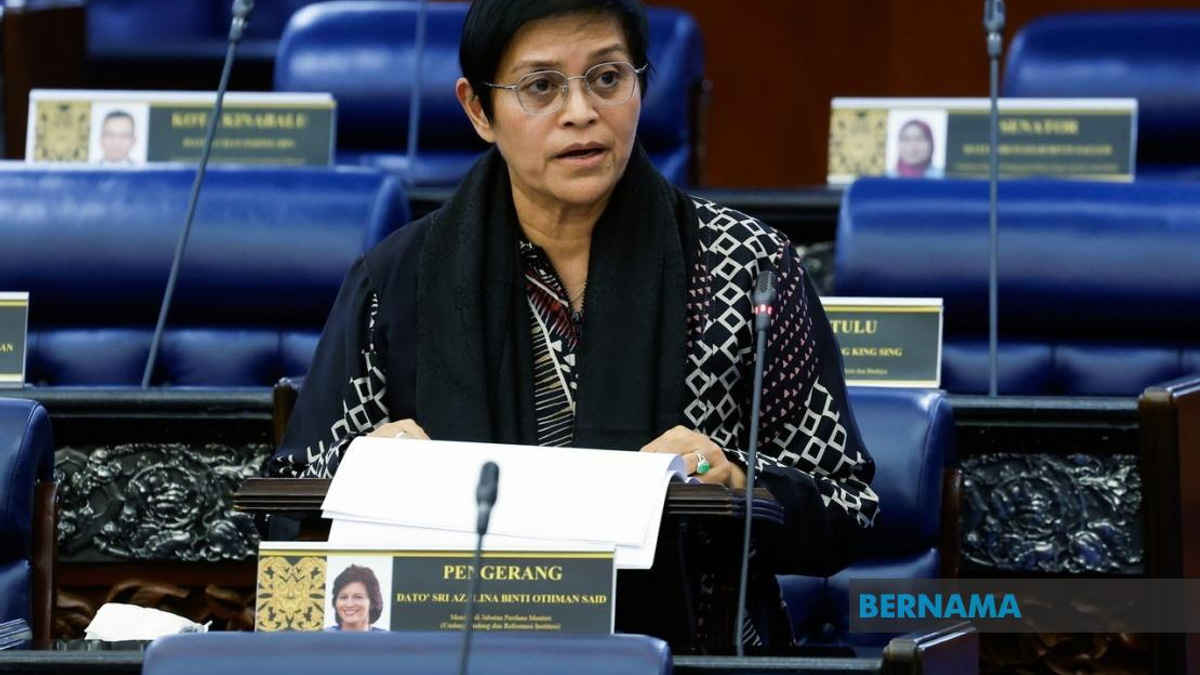 Government Open to Royal Commission on 'Corporate Mafia' If Warranted, Says Azalina