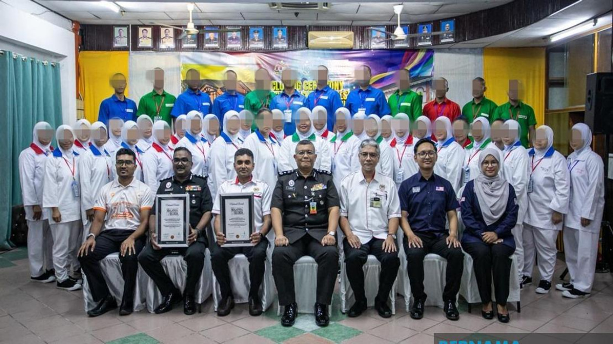 Saifuddin Praises Prisons Department's Malaysia Book of Records Achievement for Inmate Training Initiative