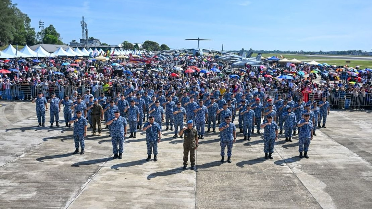 Thousands Throng RMAF Open Day Celebrations In Kuantan