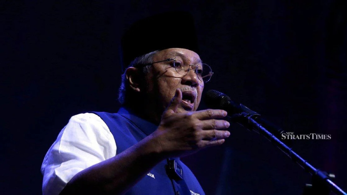 Finance Minister Annuar Calls for Restraint as Perikatan Nasional Grapples with Internal Strains