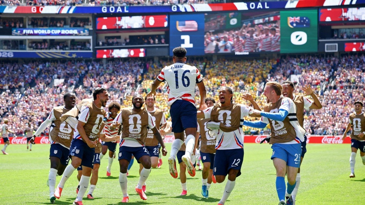 United States Secures World Cup Knockout Berth with Commanding Victory over Australia