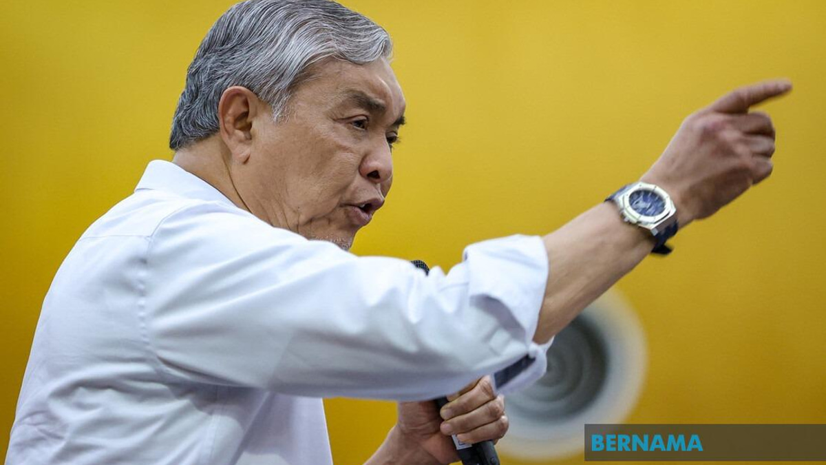 Ahmad Zahid Pushes Democracy Education for Campus Leaders