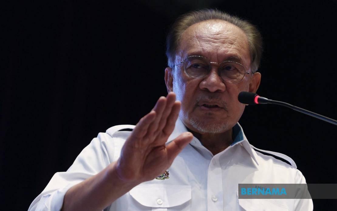 Anwar Calls on Political Players to Shield Royal Institutions from Electoral Disputes
