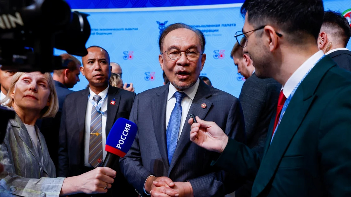 Anwar Highlights Cultural Diplomacy: PM Reveals Passion for Russian Arts and Literature