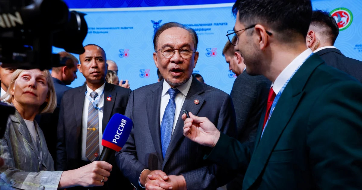 Anwar Highlights Cultural Diplomacy: PM Reveals Passion for Russian Arts and Literature