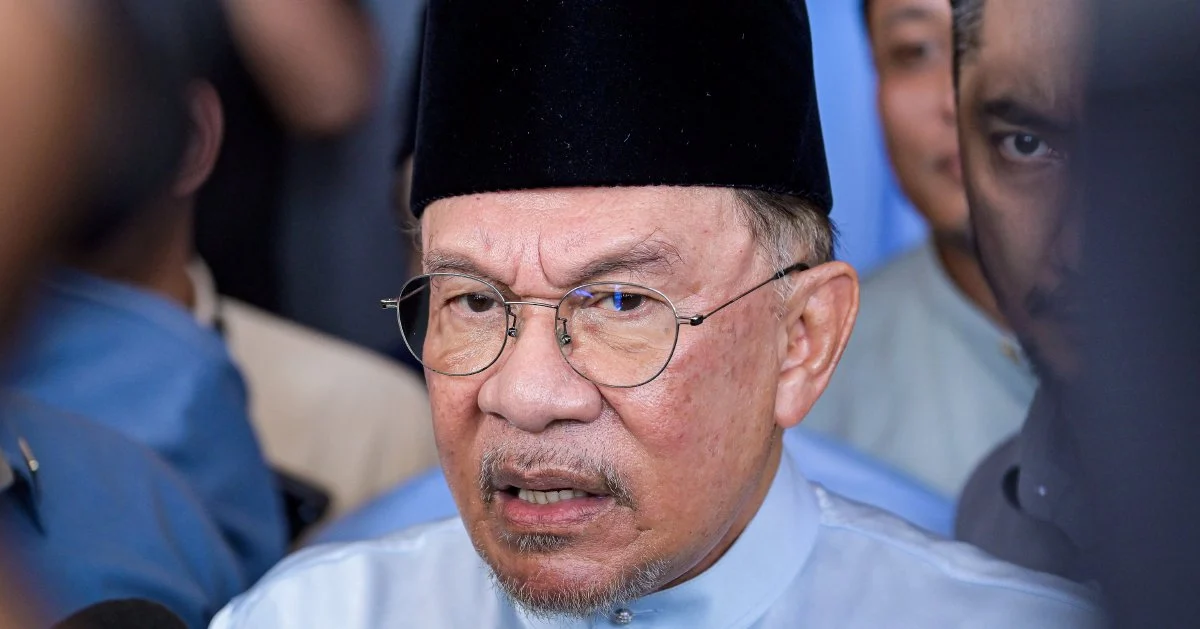 Anwar Rebuts Claims About Onn Hafiz Barred from Felda Event