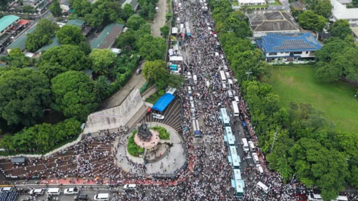 Philippine Religious Sect Mobilizes Thousands to Protest Senator's Arrest Over Campaign Fund Charges