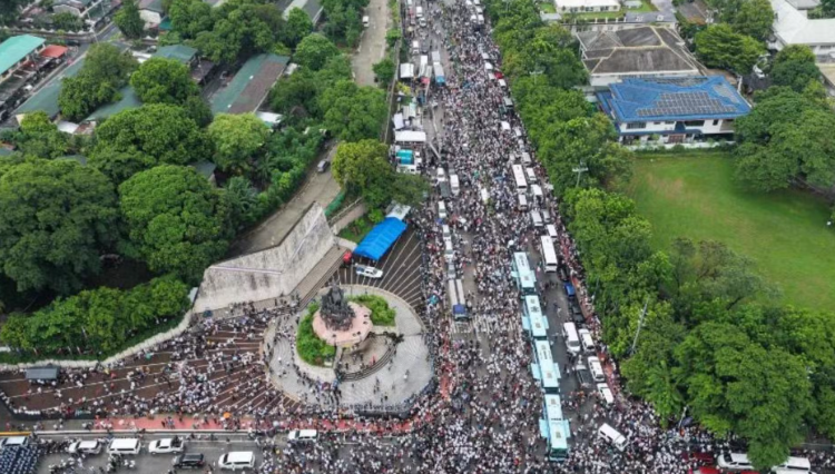 Philippine Religious Sect Mobilizes Thousands to Protest Senator's Arrest Over Campaign Fund Charges