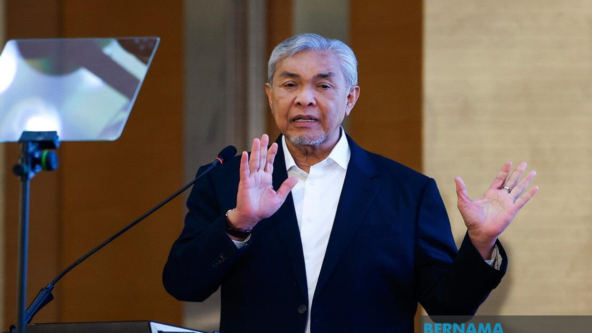 Ahmad Zahid Urges Respect for Monarchy as Negeri Sembilan Campaign Kicks Off