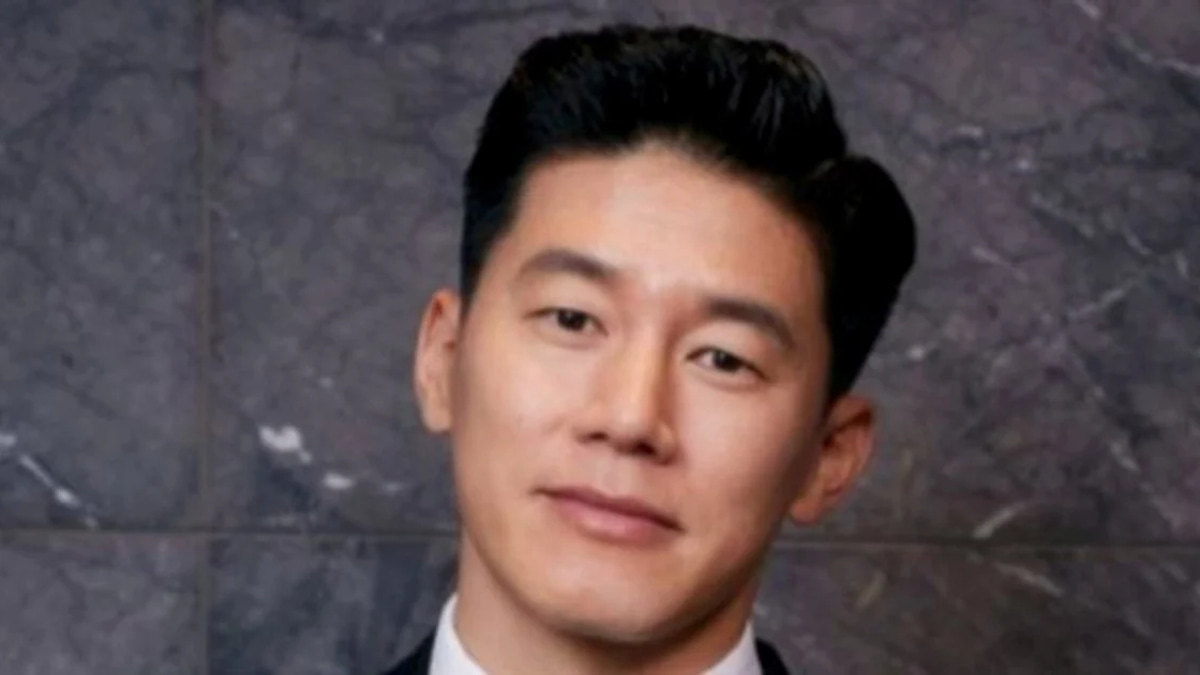 From Poverty to Stardom: Kim Mu Yeol Reveals Struggle of Surviving on RM500 Annually Before Fame