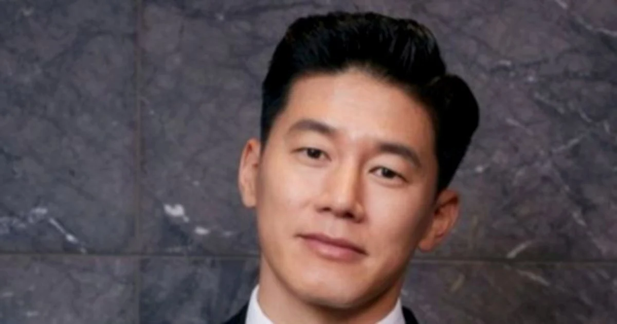 From Poverty to Stardom: Kim Mu Yeol Reveals Struggle of Surviving on RM500 Annually Before Fame
