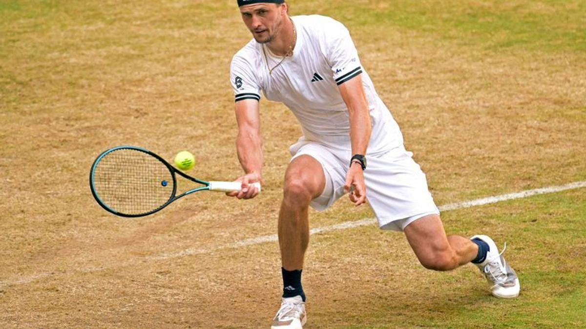 Zverev Blames Glucose Sensor Malfunction for Halle Defeat to Fritz