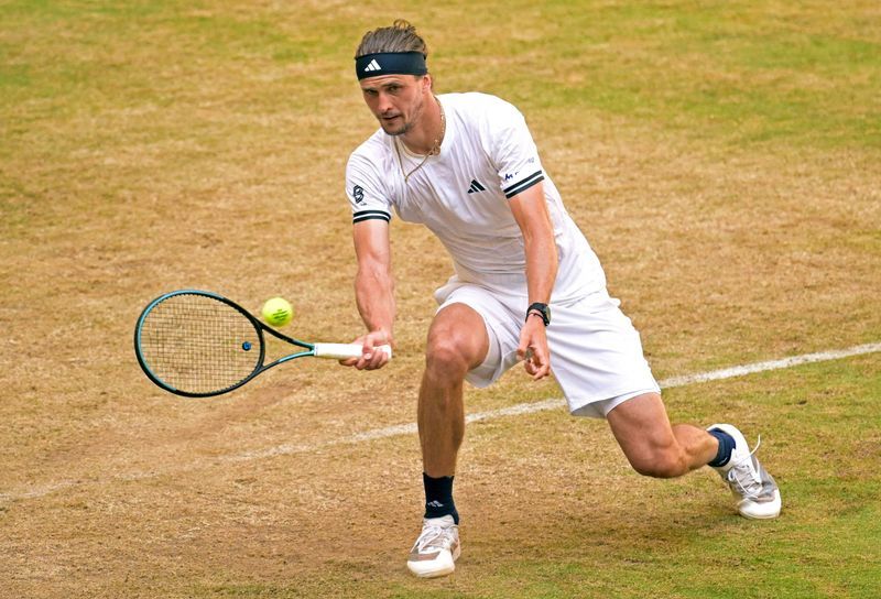 Zverev Blames Glucose Sensor Malfunction for Halle Defeat to Fritz