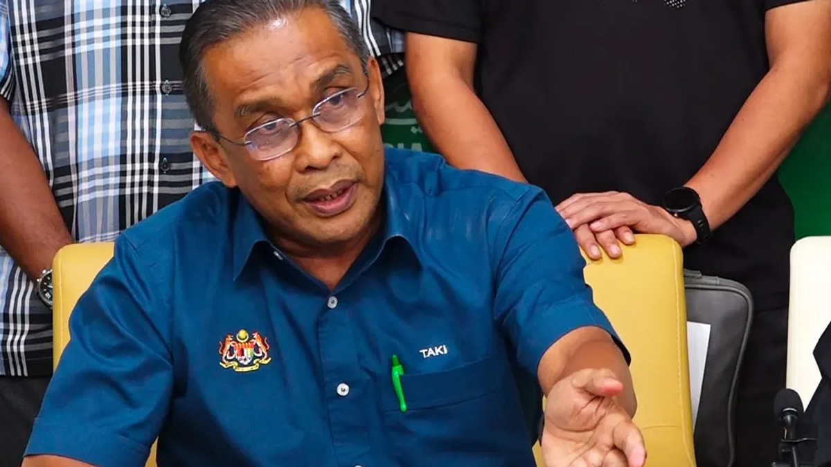 Hamzah Returns as Opposition Leader as 61 MPs Back Perikatan Nasional Choice