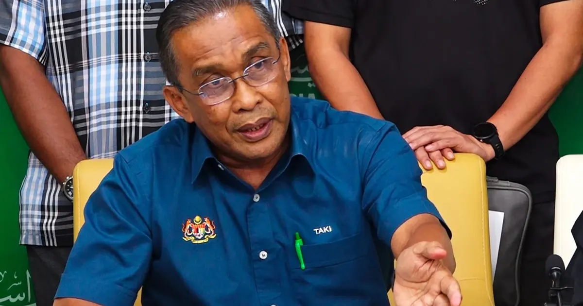 Hamzah Returns as Opposition Leader as 61 MPs Back Perikatan Nasional Choice