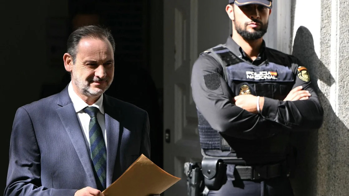 Spanish PM's Former Transport Minister Sentenced to 24 Years for Corruption