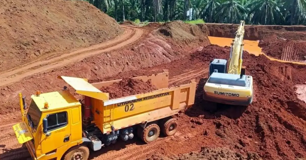 Nine detained after police seize RM3.75 million in assets and bauxite from Felda site