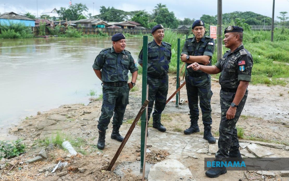 Smuggling Syndicates Adopt Small-Group Tactics To Slip Past Border Security