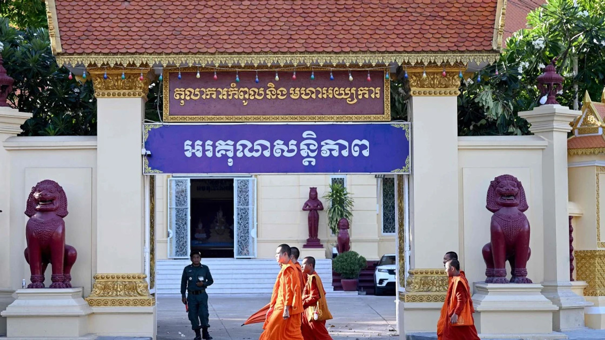 Cambodia's Top Court Upholds 14-Year Treason Sentences for Journalists Over Border Photo