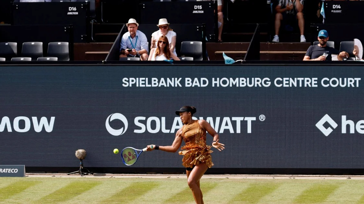 Osaka Brushes Aside Mertens to Advance at Bad Homburg