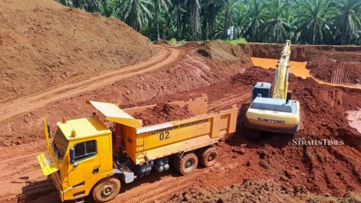 Two arrested in Marang over illegal silica sand operation; RM1.8m in equipment seized