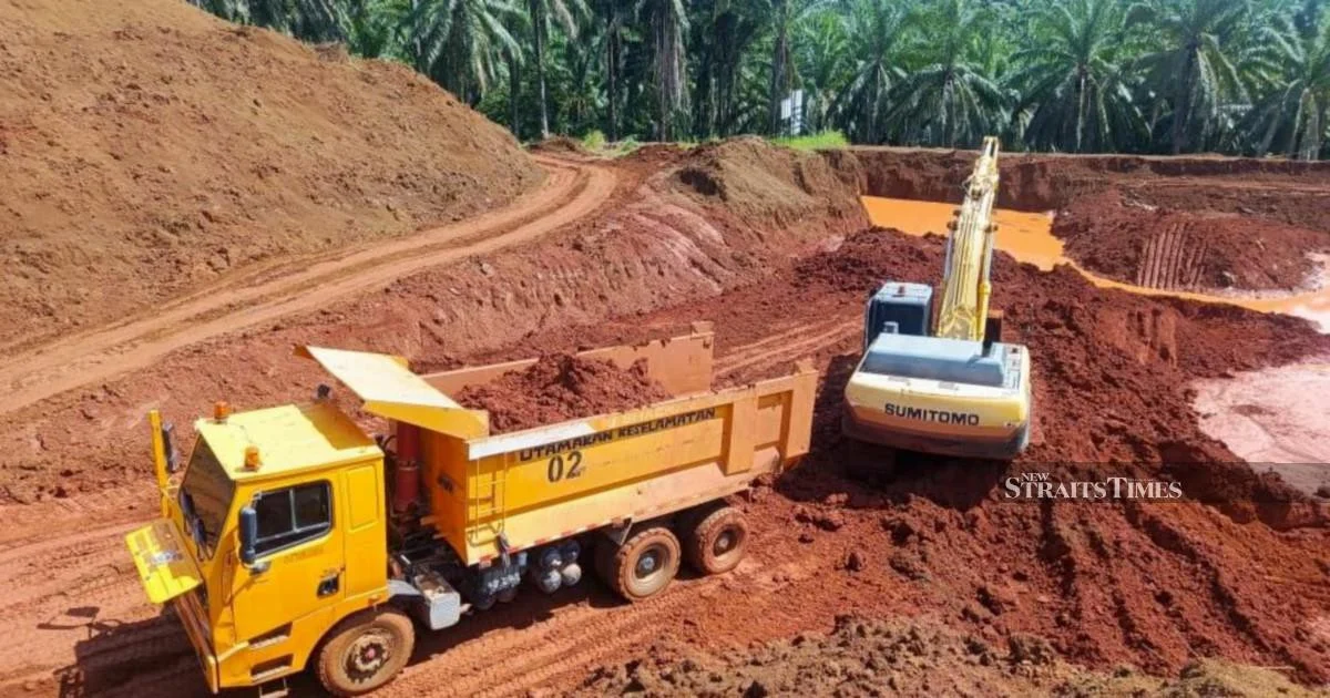 Two arrested in Marang over illegal silica sand operation; RM1.8m in equipment seized