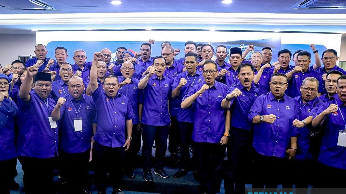 Adham Baba Returns to Pasir Raja as Johor BN Unveils 56 Candidates for State Election