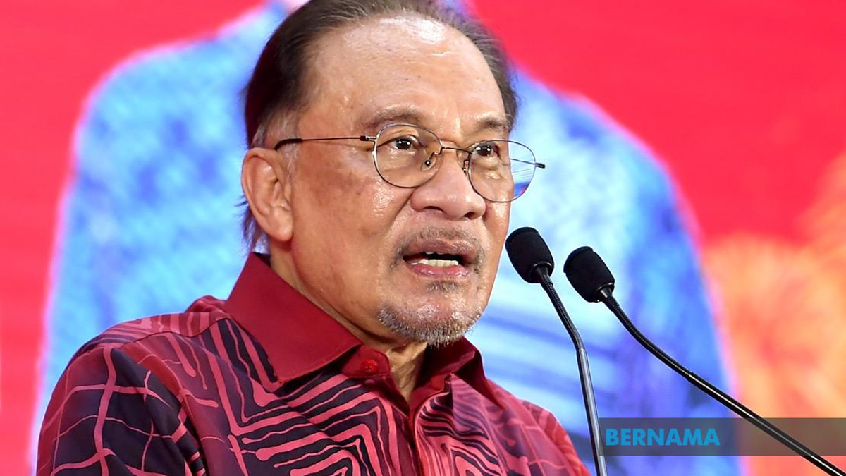 Anwar Maintains Strong Political Standing with 52% Approval, Merdeka Survey Finds