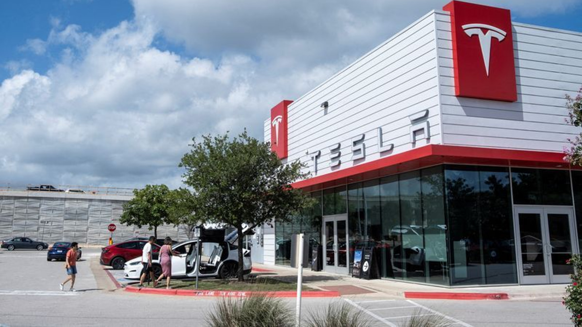US safety board launches investigation into fatal Tesla crash in Texas; family sues automaker