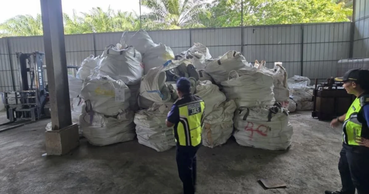 Authorities Seize RM6.4 Million in E-Waste from Illegal Kuantan Factory