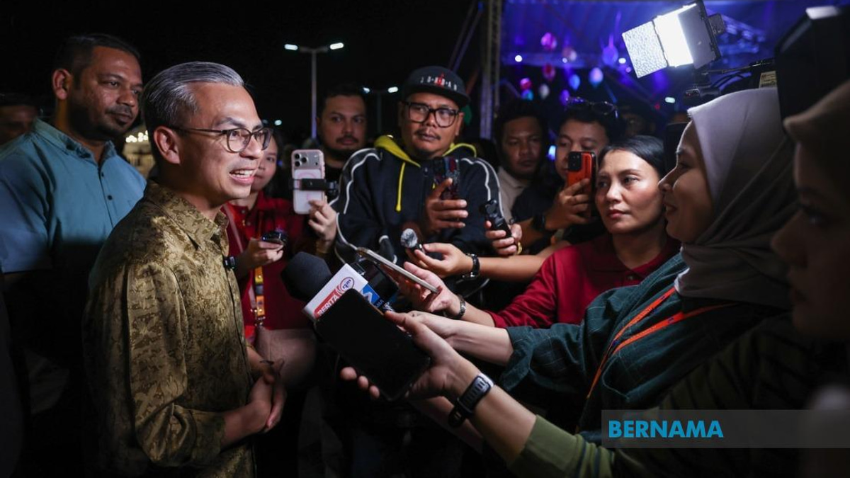 Communications Minister Fahmi Hails Success of RIUH Pi HAWANA Carnival in Butterworth