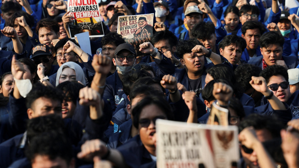 Indonesia's Free Meal Programme Splits Public Opinion as Protests Erupt Nationwide