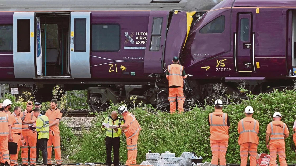 Train Driver Dies in Collision North of London as Investigators Begin Inquiry