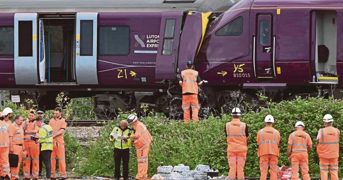 Train Driver Dies in Collision North of London as Investigators Begin Inquiry