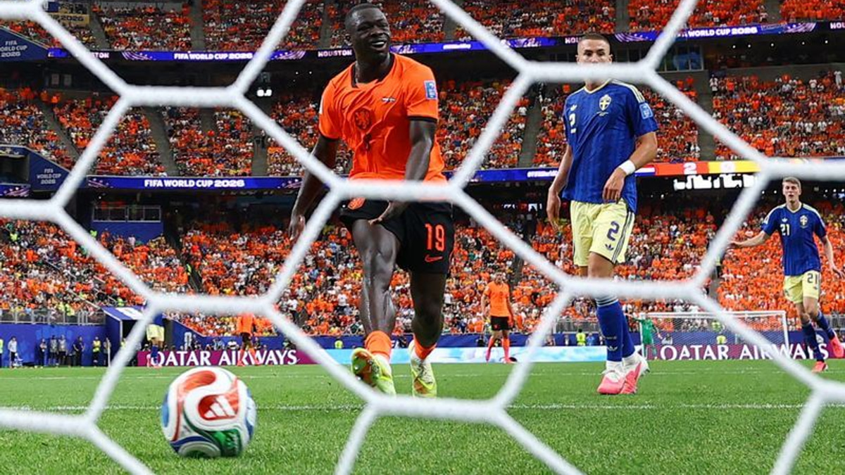 Brobbey's brace puts him in pole position to lead Dutch attack at World Cup