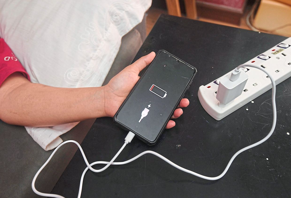 Device Charging Fires Cost Malaysia RM14.2 Million: Fire Department Warns of Unsafe Practices