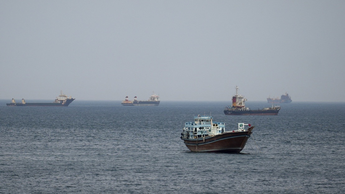Iran's Chief Negotiator Meets Oman to Discuss New Strait of Hormuz Framework