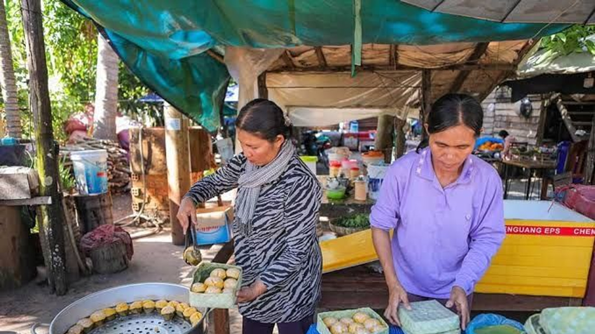 Cambodia Elevates Girls' Education as Women Drive Economic Growth