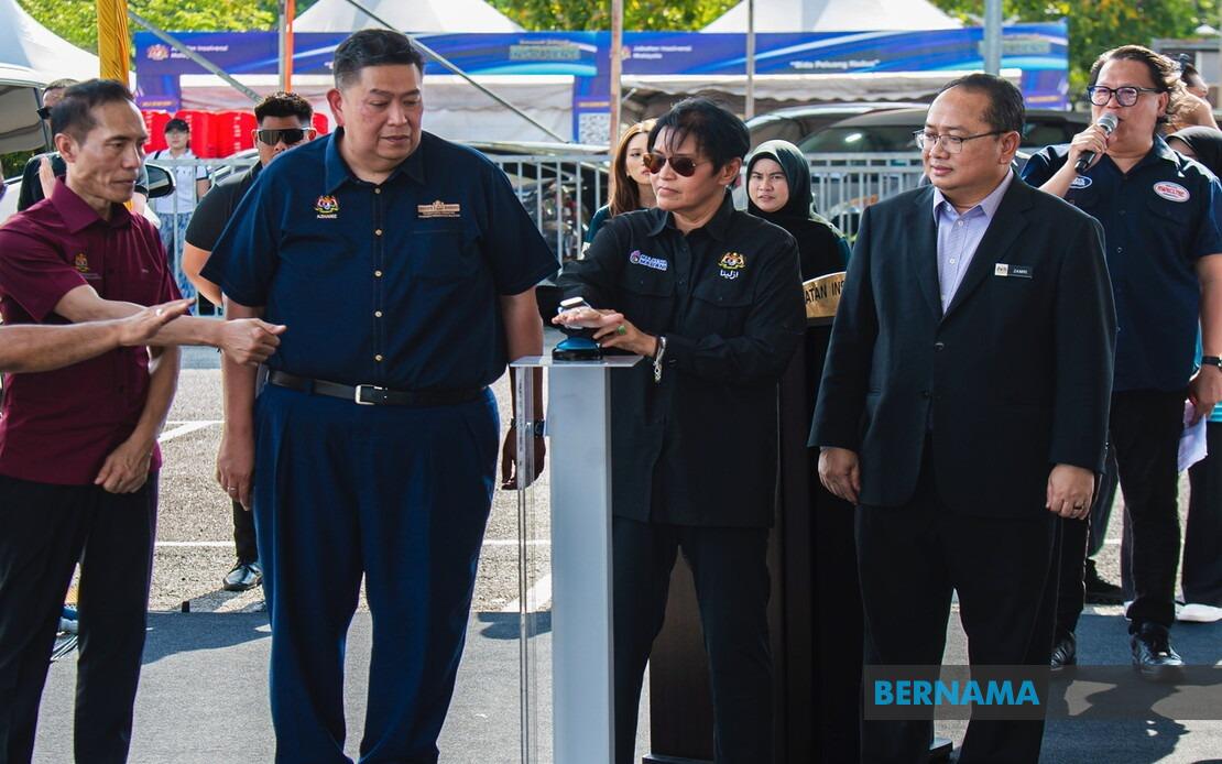 Azalina Pushes Continuity Message as Johor Voters Head to Polls