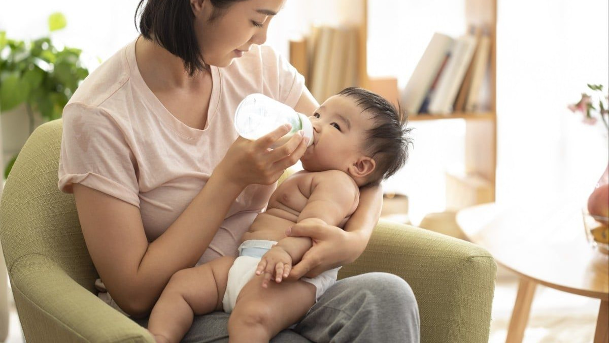 Chinese Infant Hospitalized After Parents Feed Him Formula Mixed with Vegetable Juice