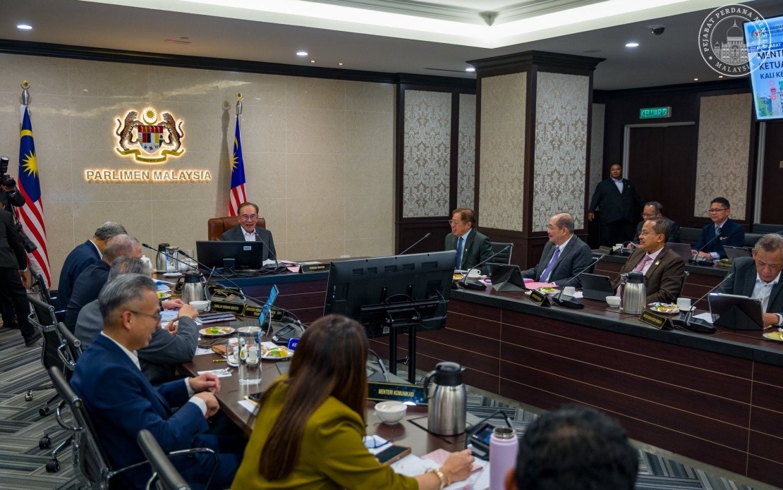 Anwar Convenes Menteris Besar Meeting to Chart Path for Economic Recovery
