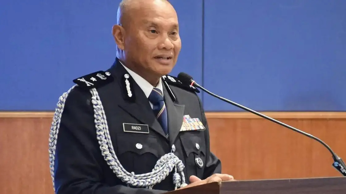 Customs Officers Seize Nearly 9,000 Batik Cloths Worth RM1.76 Million in Tumpat Raid