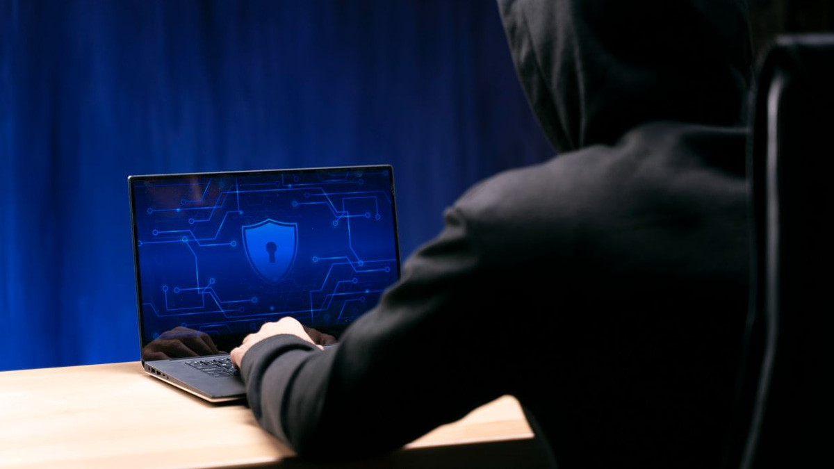 Two Young British Hackers Sentenced to Five Years for Transport for London Cyberattack