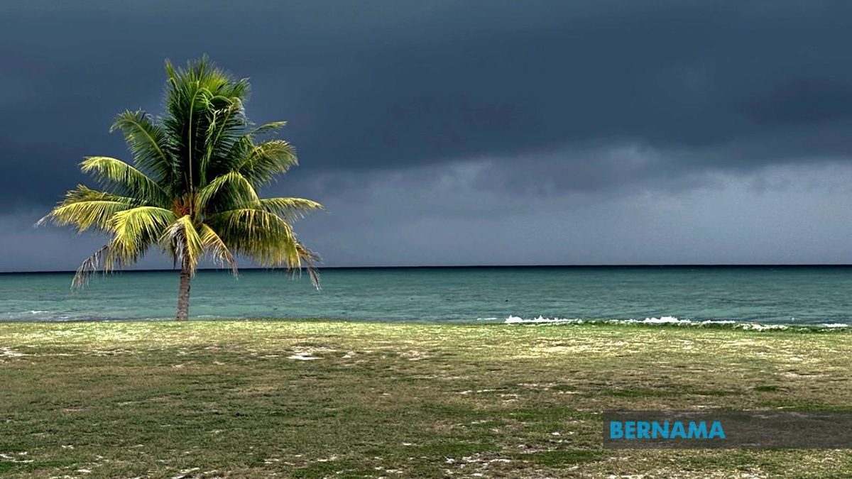 Heavy Thunderstorms and Intense Rain to Lash Five States Through Evening